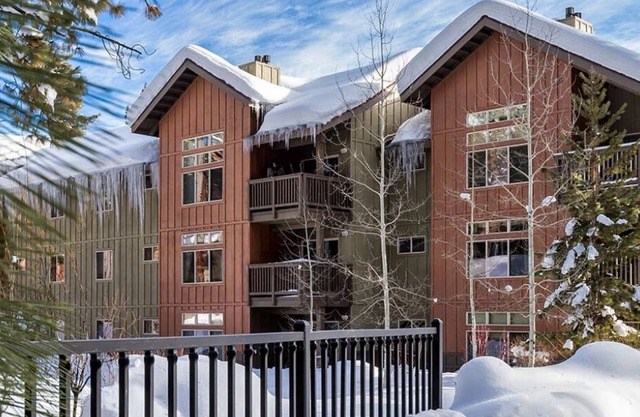 3-bedroom resort in beautiful Zephyr Cove with WiFi, fitness room