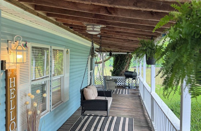 3 bedroom River Cabin Retreat!