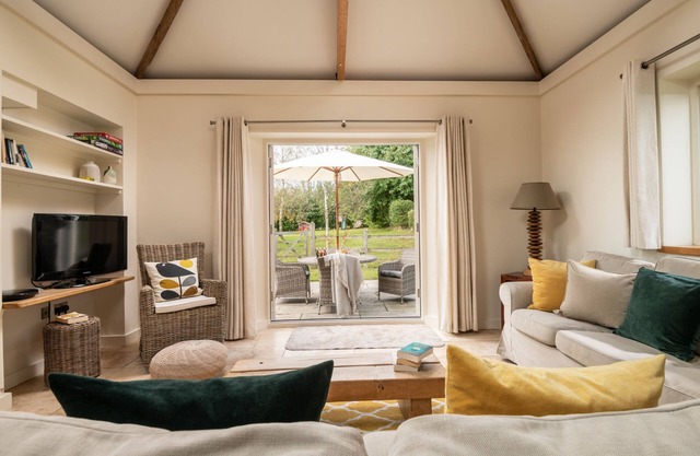 3 bedroom single story barn with luxury indoor pool close to the north Norfolk coast