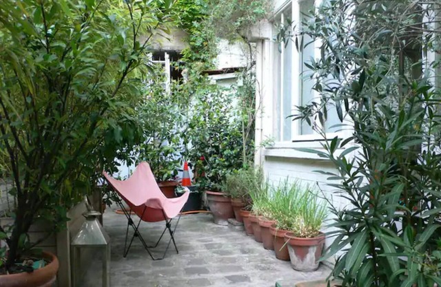 3-bedroom studio in a courtyard in the heart of Paris.