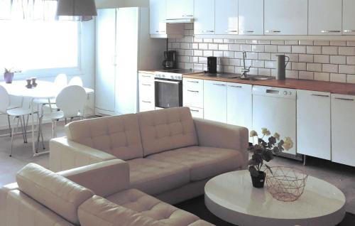 3 Bedroom Stunning Home In Kårböle