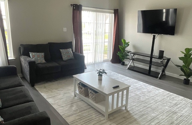 3-bedroom townhome in tranquil Delmar with WiFi, AC. Relax and unwind