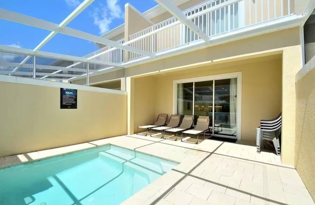 3-bedroom townhome with Private Pool & King Bed! Close to Disney!