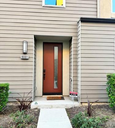 3 Bedroom Townhome with Large Living Area