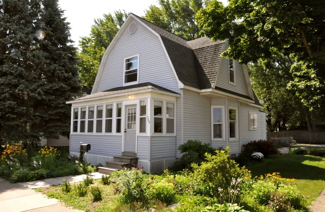 3-bedroom vacation home just a 4-minute walk to Downtown Holland.