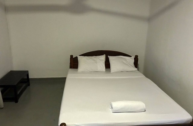 3-bedroom villa in charming Rathmale with AC, WiFi. Enjoyable getaway awaits