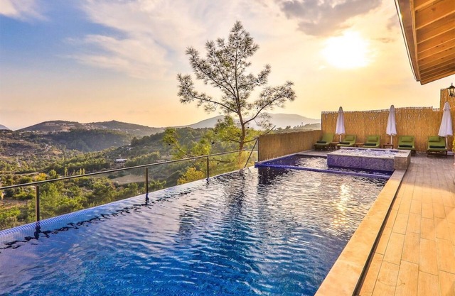 3 Bedroom Villa, Private Indoor Heated pool, Private Outdoor Pool