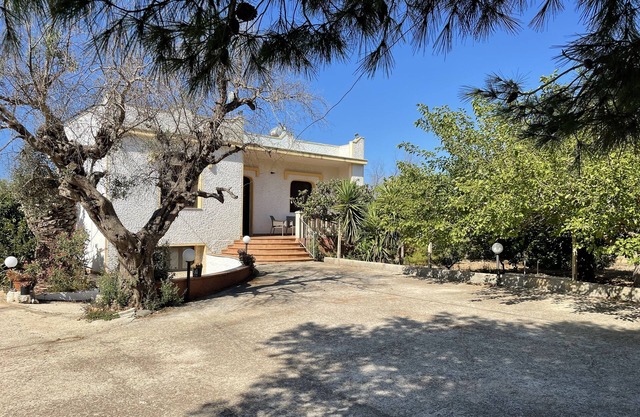 3 Bedroom Villa with pool in the countryside near the sea.