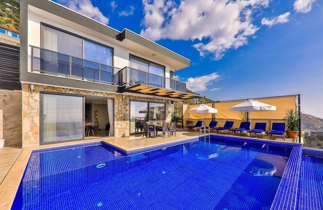 3 Bedroom Villa with Spectacular Sea Views and Private Pool