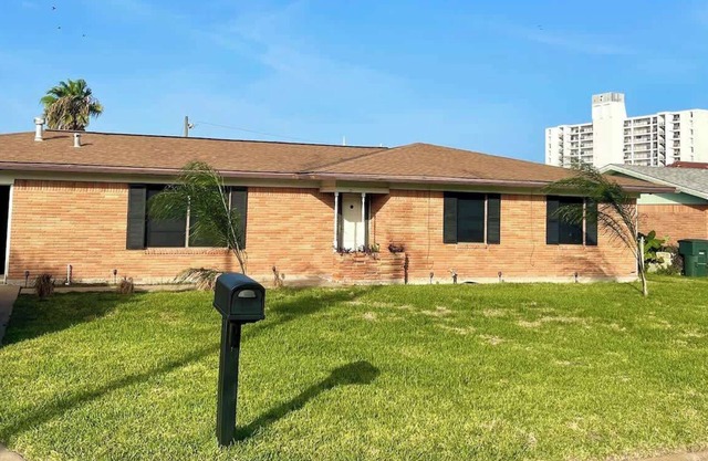 3 bedroom walk to the beach!