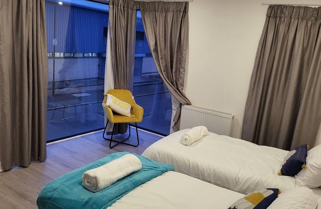 3 Bedrooms 2 baths Near Excel O2 London City Airport Sleeps up to 7