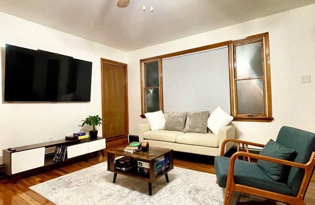 3 bedrooms cozy ranch house