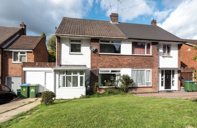 3 Bedrooms house ideal for long Stays!