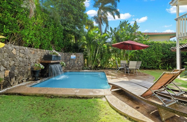 3 bedrooms with baths, air conditioning and heated pool near Grand Hyatt.