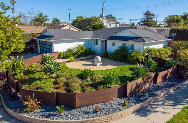 3 blocks from the Ocean
