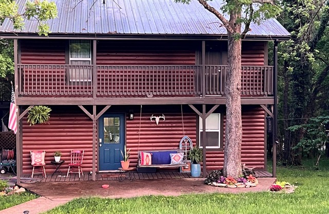 3-BR, 2 bath, private lakefront cabin, water access, at Pomme de Terre Lake