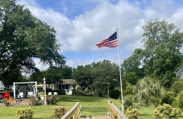 3-Br 3-Bath Family n Dogs Waterfront-24’ Deep H2O Boat Slip -ICW Access Sleeps 8