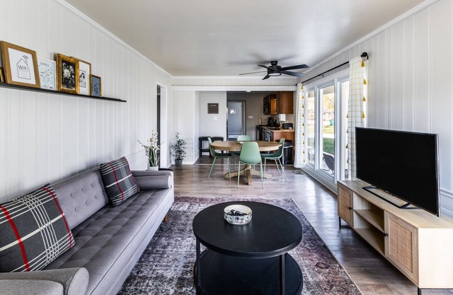 3 BR at Hillcrest Dr