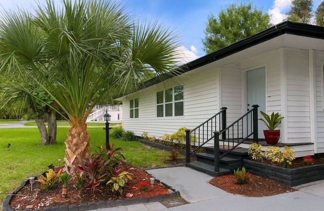 3 BR Charming cozy coastal house🐬minutes away from Siesta Key & Venice beach