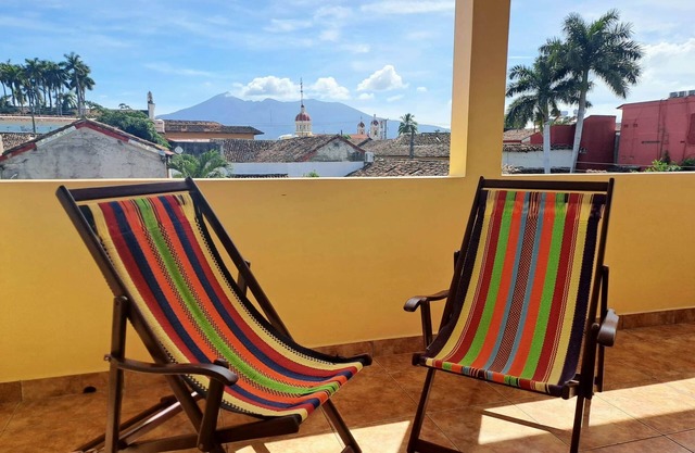 3 BR Colonial Downtown With Private Pool , King Beds, A/C and Great View