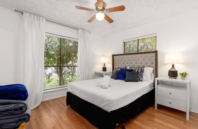 3 BR Spacious Home/~Safe & Fully-fenced ~Near Six Flags, SeaWorld, LaCantera