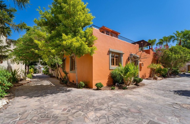 3 BRs Water and Mountain Views-Steps to Beach and Inn