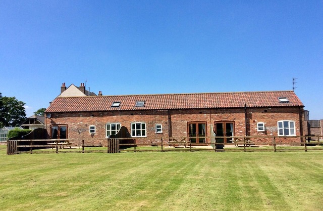 3 cottages on farm. Big garden with kids outdoor toys. Nr Howden/York 35 mins