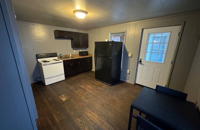 3- Cozy Private Apartment .6mi to High St/Bus route