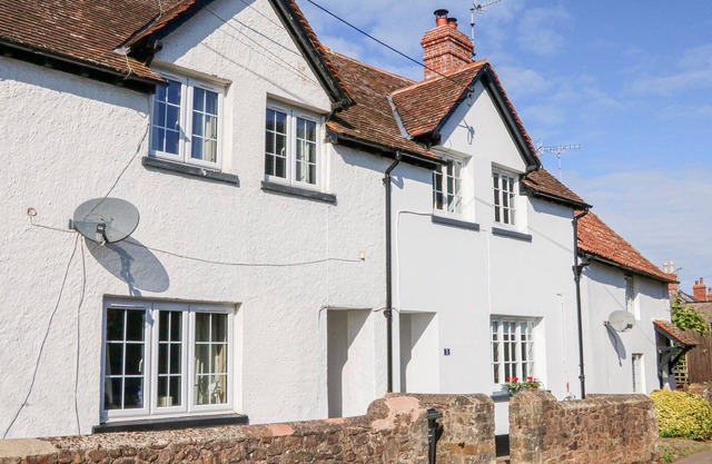 3 ELM COTTAGE, family friendly, luxury holiday cottage in Carhampton