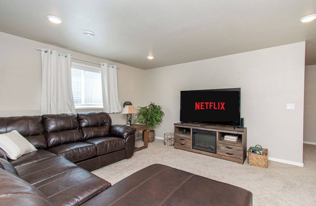 3 Kings I 5 min to FargoDome I Pack n play I Patio