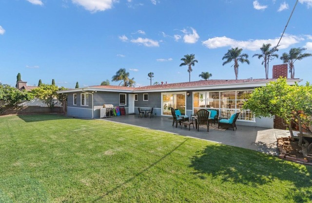 3 Living Rooms 5BR/4B w/Yard!