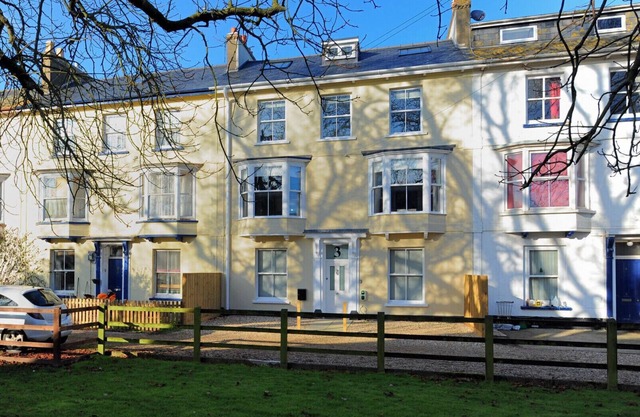 3 MAJOR TERRACE, pet friendly, with a garden in Seaton, Devon
