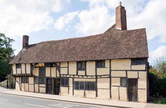 3 MASONS COURT The oldest house in Stratford Upon Avon, Warwickshire