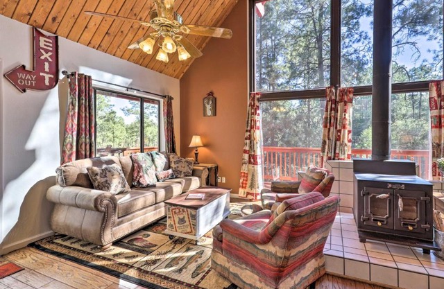 3 Mi to Downtown Cabin with Gas Grill in Prescott
