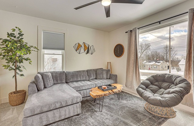 3 Mi to Downtown Youngstown: Updated Apartment