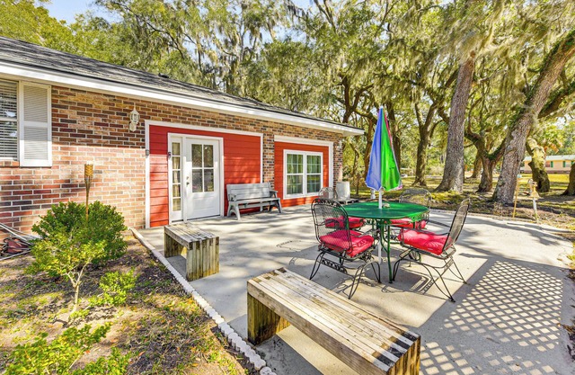 3 Mi to Dtwn Beaufort: Quiet Family Home w/Yard