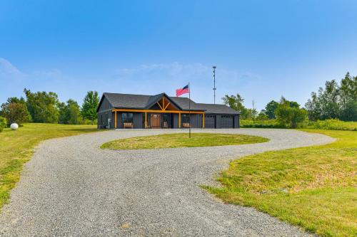 3 Mi to St Lawrence River Spacious Ranch Home