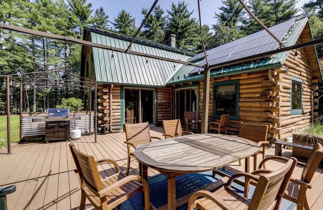 3 Mi to UMass Amherst: Peaceful New England Cabin