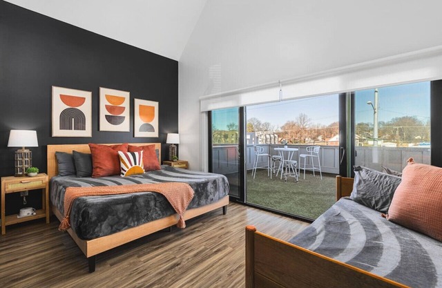 3 Miles to Broadway with Garage, Patio & Walk to Shops