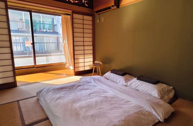 3 mins to C.S. Namba/Shinsaibashi 4 bedroom Apartment