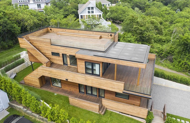 3 MINUTE WALK TO BEACH*3 MINUTE WALK TO TOWN*BEST BEACH HOUSE IN MONTAUK