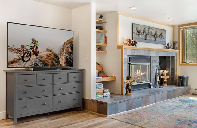 3-Minute Walk to Lifts & Dining, Unwind in Pool & Hot Tub with Mountain Views. Near 7 Ski Resorts!