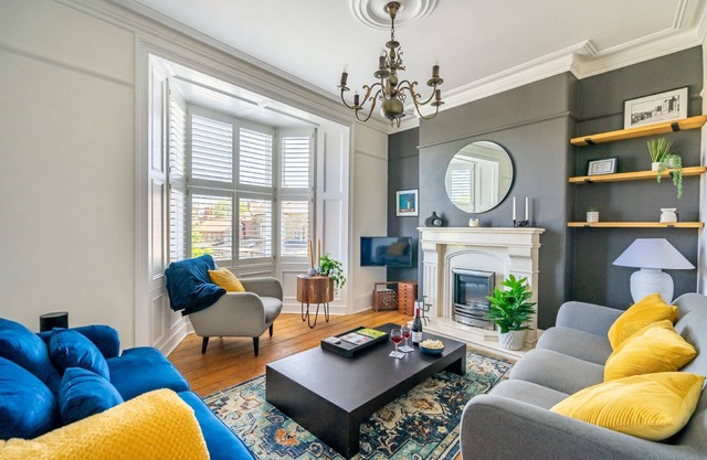 3 North Terrace - sleeps 6 guests in 3 bedrooms