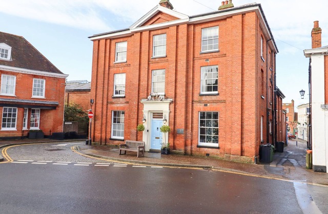 3 OLD MARKET PLACE, family friendly, with open fire in Harleston