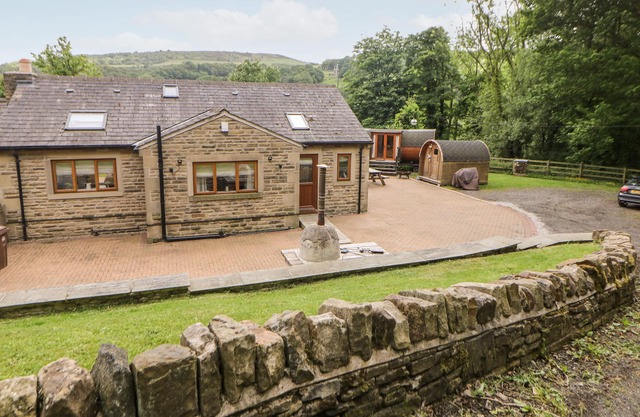 3 PHEASANT LANE, pet friendly in Bolsterstone /Ewden Village