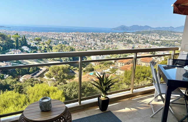 3-room apartment with panoramic view of the bay of Cannes/Heated pool/Tennis court