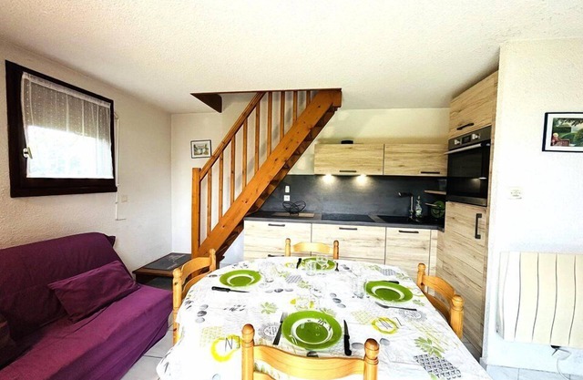 3-room maisonette for 4 pax with shared swimming pool in residence