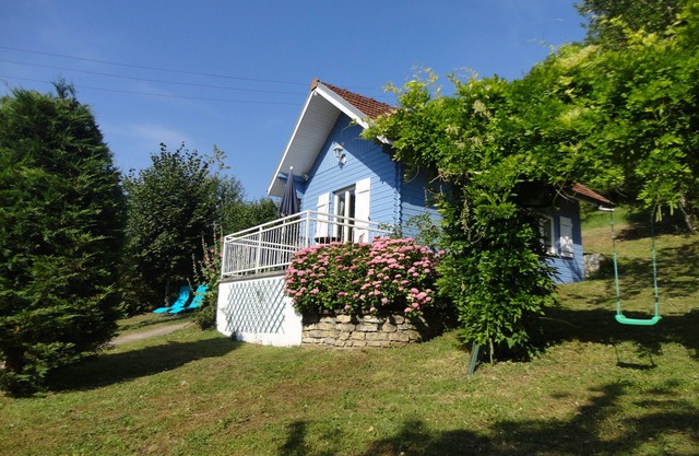 3-star gîte, green setting, close to shops, free WiFi