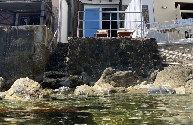 3 stories house with direct access to the sea