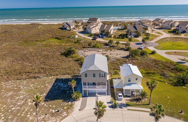 3-Story, ALL en suite, Elevator, 2 Kings, Gulf/Beach Views, Hot Tub & Slingshot!